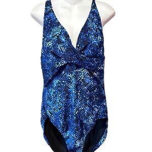 Speedo Women’s Size 18 Criss Cross Back Padded Bra Swimsuit in a Blue Pattern
